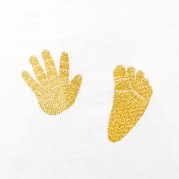 手足形刺繍